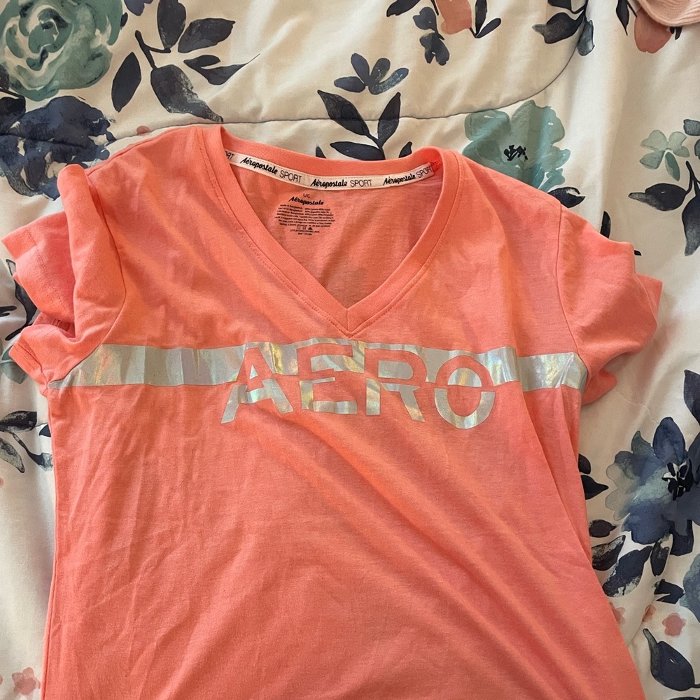 pink t shirt